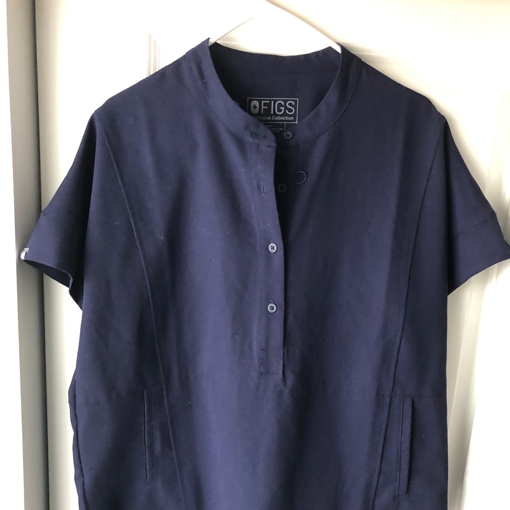 FIGS Size L Top